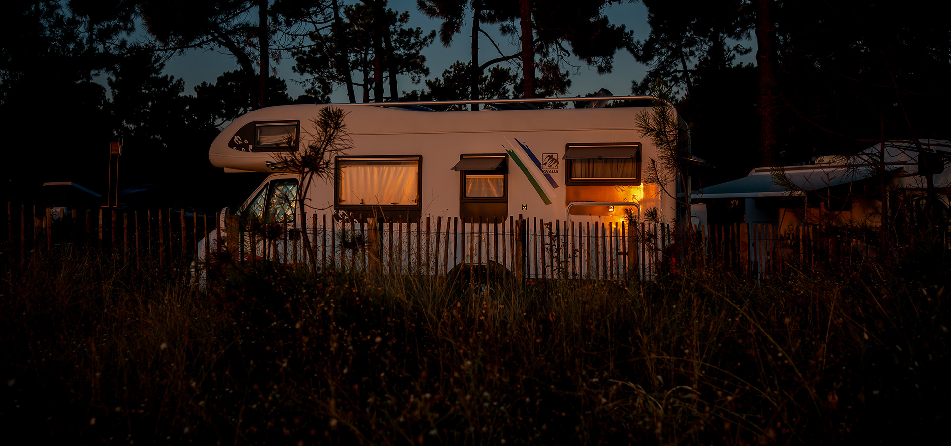 Camping san damiano emplacement premier rang mer camping car au petit matin